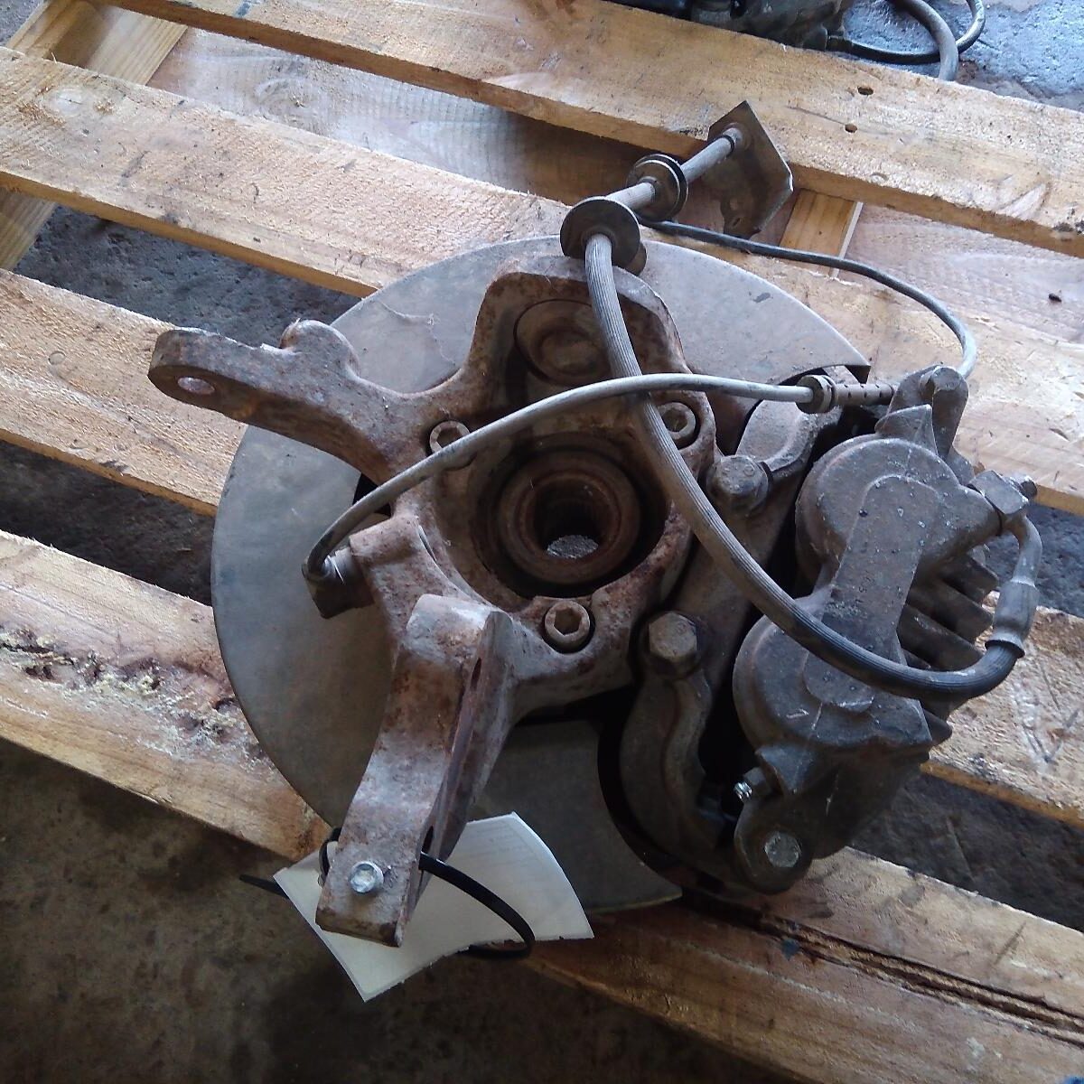 2006 HOLDEN COMMODORE RIGHT FRONT HUB ASSEMBLY
