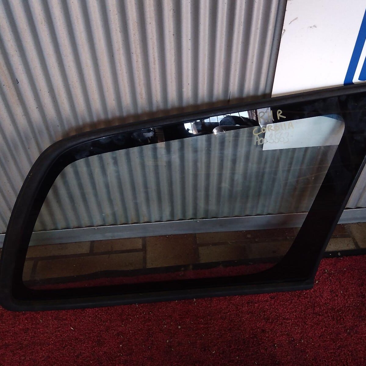 2002 TOYOTA COROLLA RIGHT REAR SIDE GLASS
