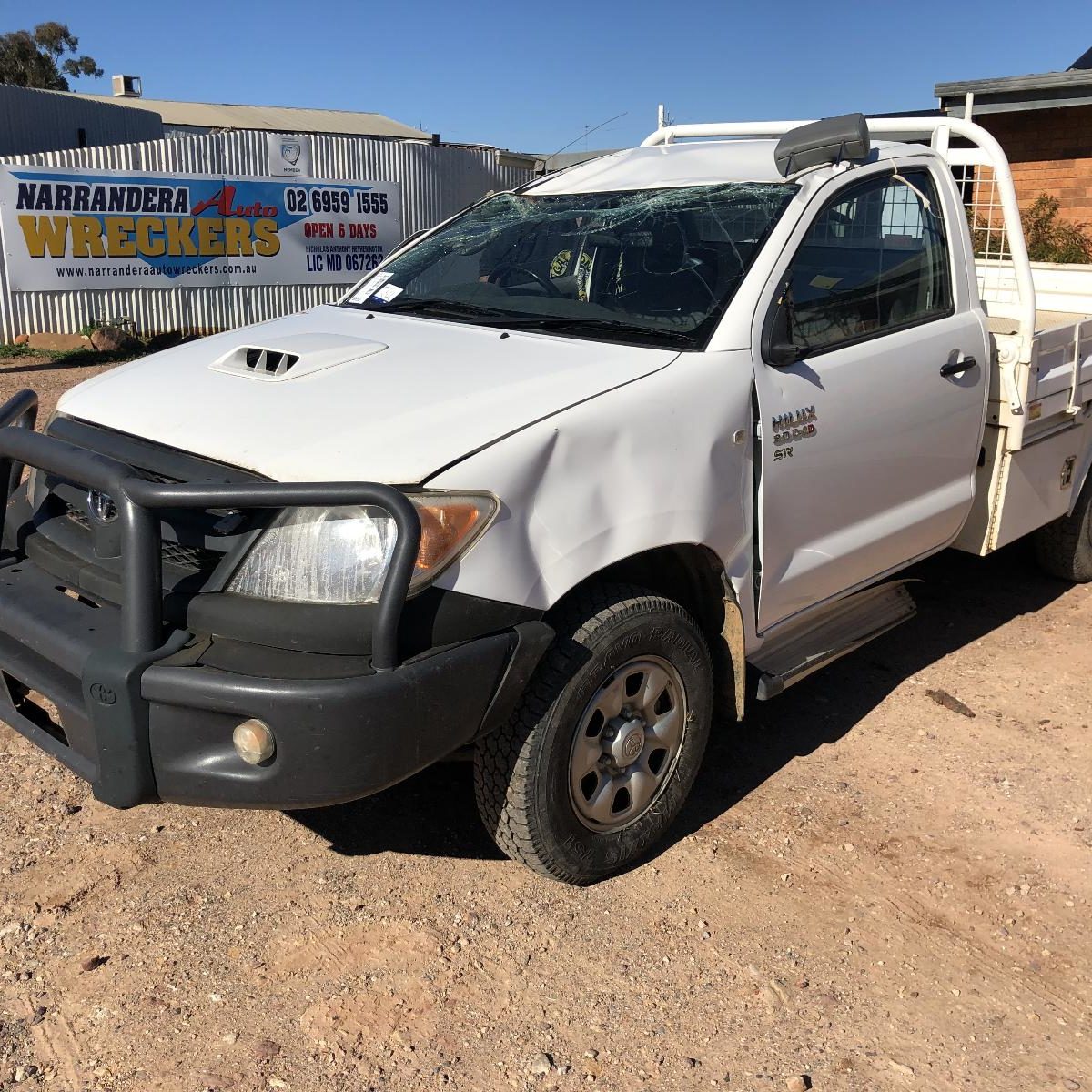 2006 TOYOTA HILUX RIGHT FRONT WINDOW REG/MOTOR