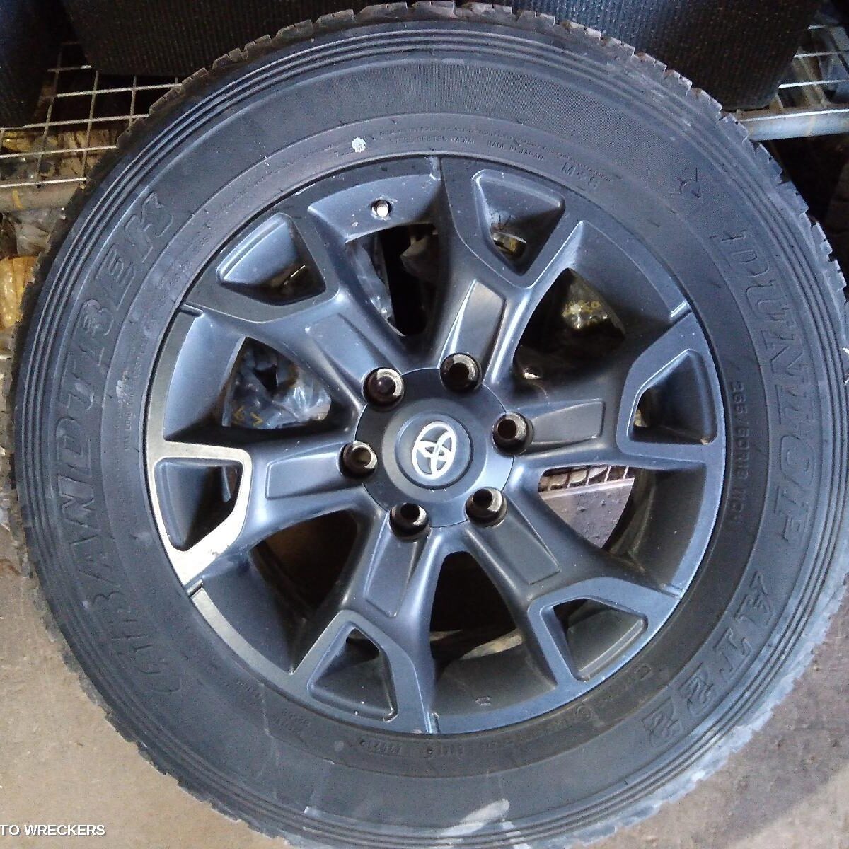 2017 TOYOTA HILUX Wheel Mag
