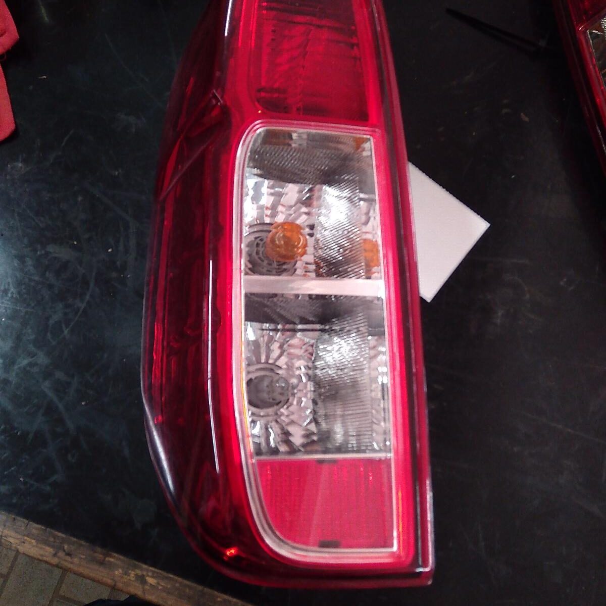 2010 NISSAN NAVARA LEFT TAILLIGHT