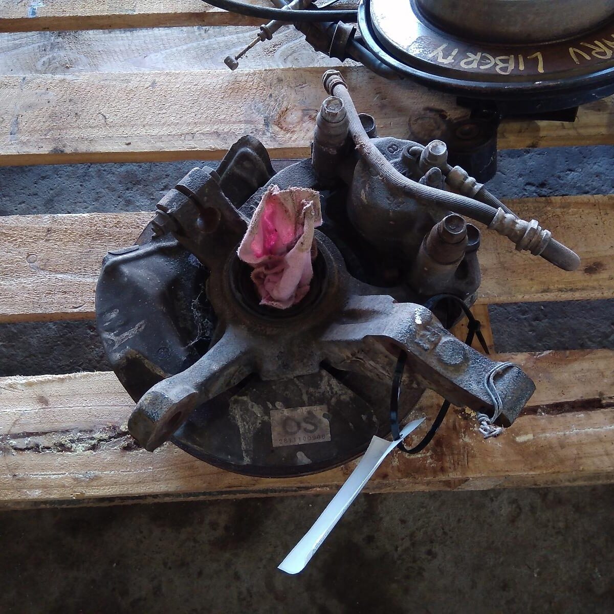 1998 FORD LASER RIGHT FRONT HUB ASSEMBLY