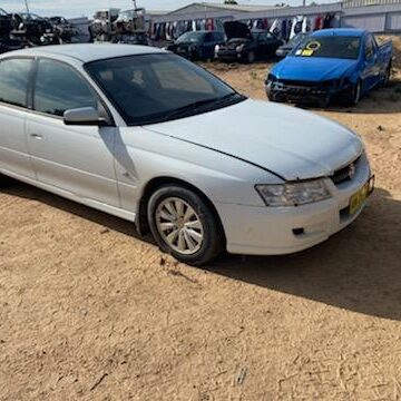 2005 HOLDEN COMMODORE GRILLE