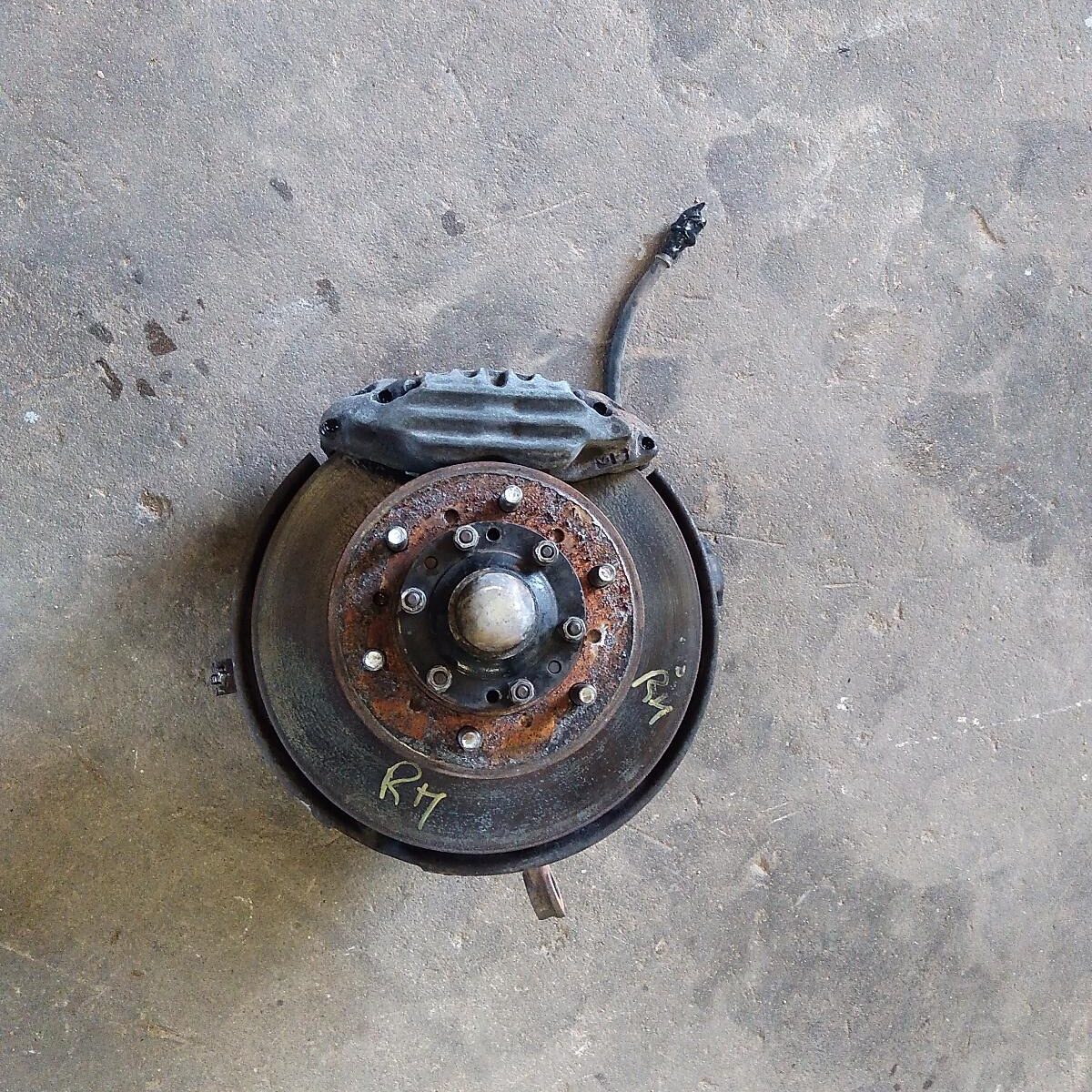 2004 TOYOTA HILUX Right Front Hub Assembly