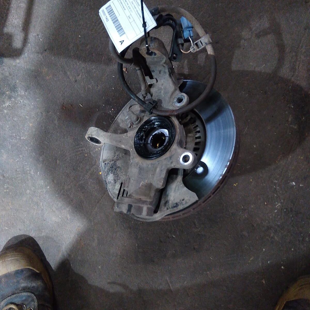 2009 HOLDEN COLORADO RIGHT FRONT HUB ASSEMBLY