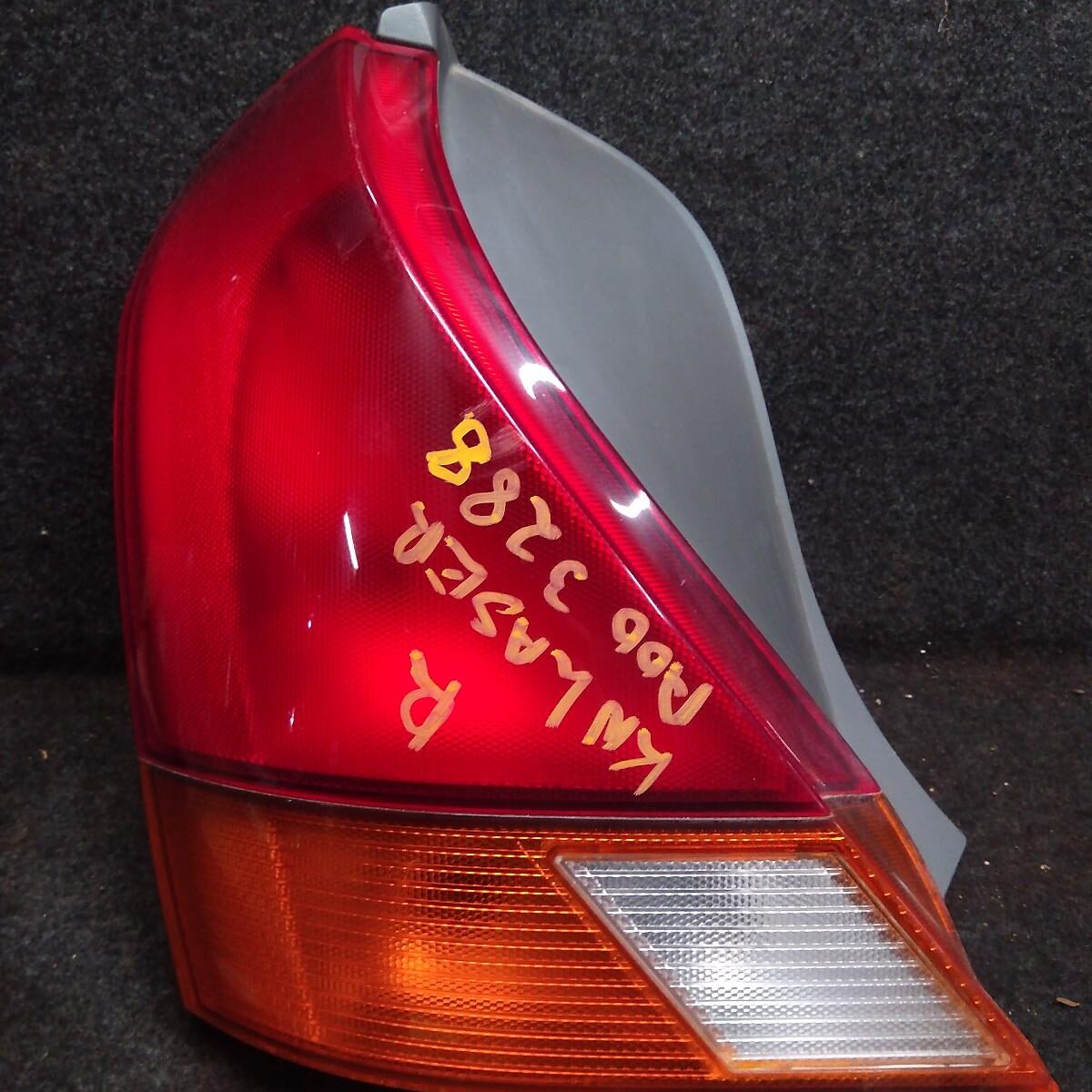 2000 FORD LASER RIGHT TAILLIGHT