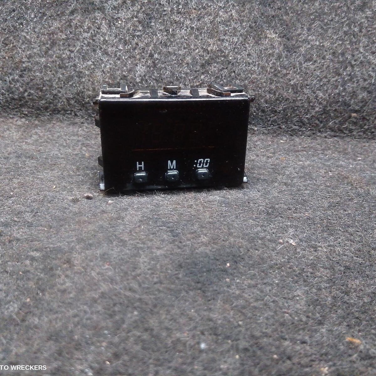 2004 TOYOTA HILUX Clock