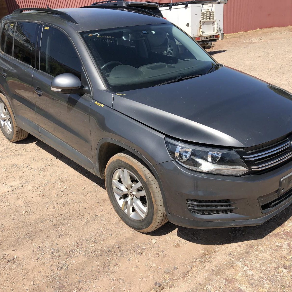 2011 VOLKSWAGEN TIGUAN RIGHT REAR DOOR SLIDING