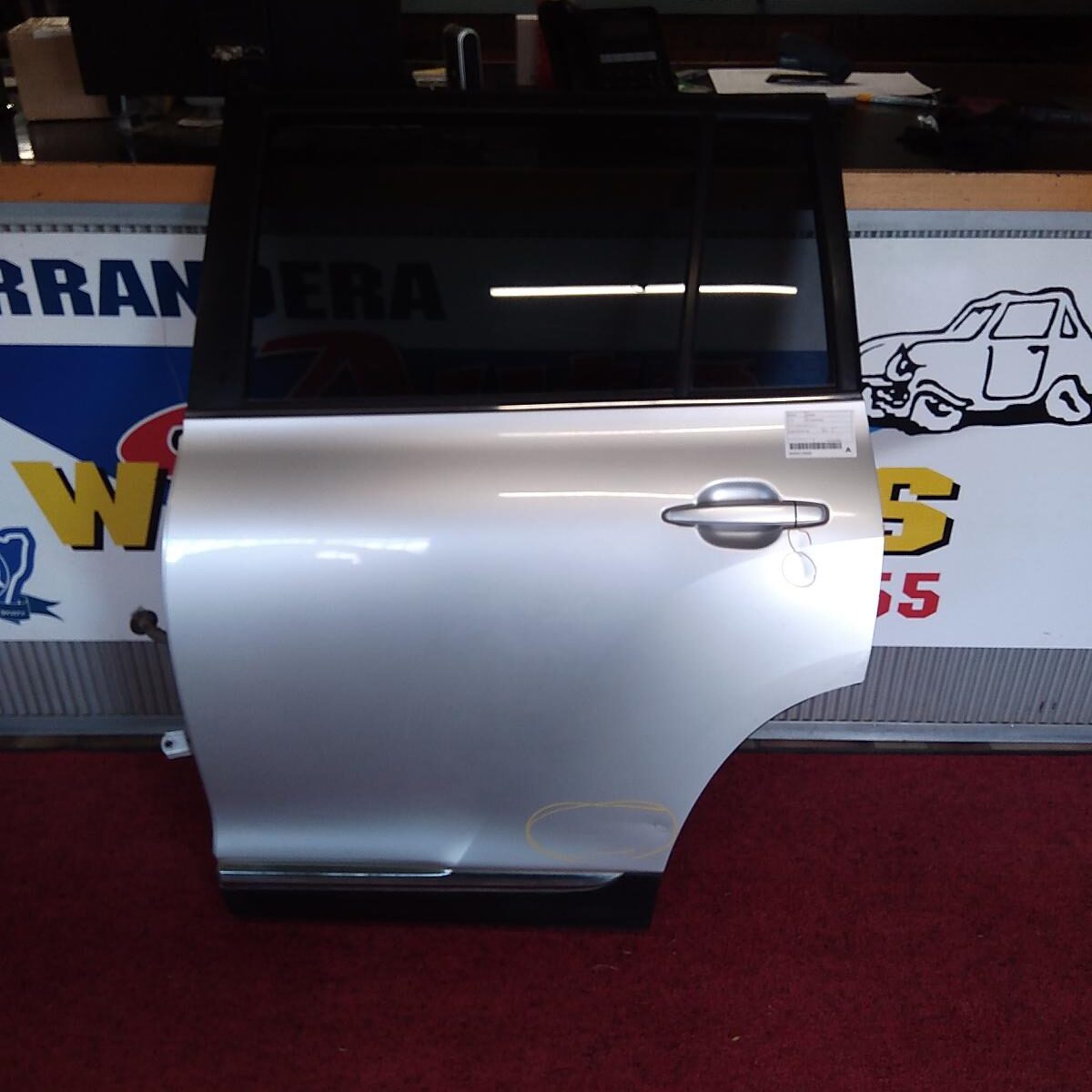 2013 TOYOTA KLUGER LEFT REAR DOOR/SLIDING