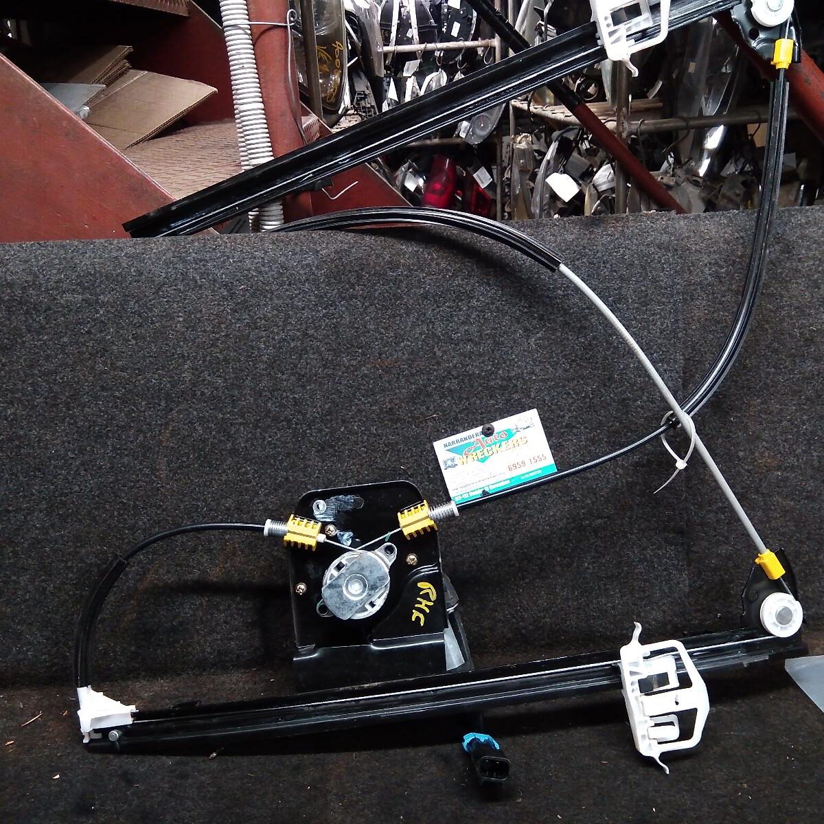 2005 FORD TERRITORY RIGHT FRONT WINDOW REG/MOTOR