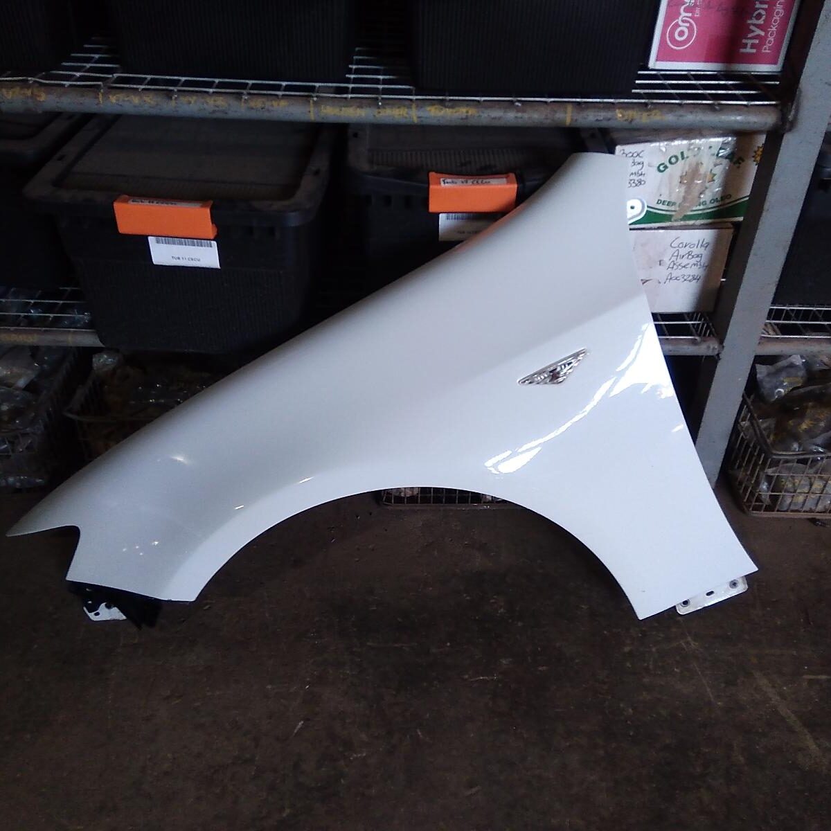 2010 FORD FALCON LEFT GUARD