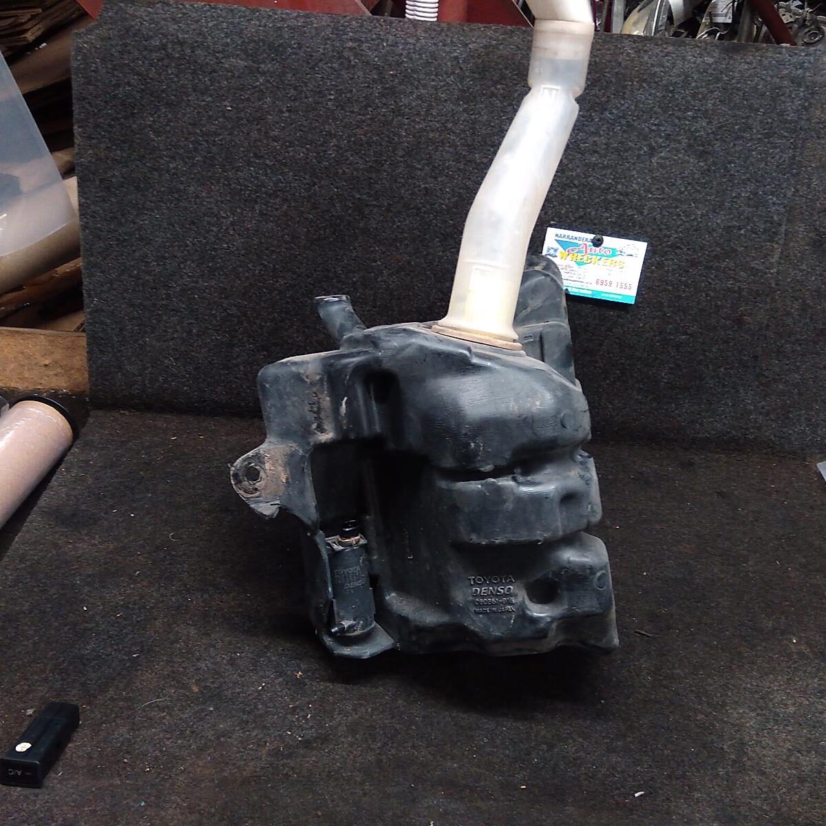 2004 TOYOTA HILUX WASHER BOTTLE