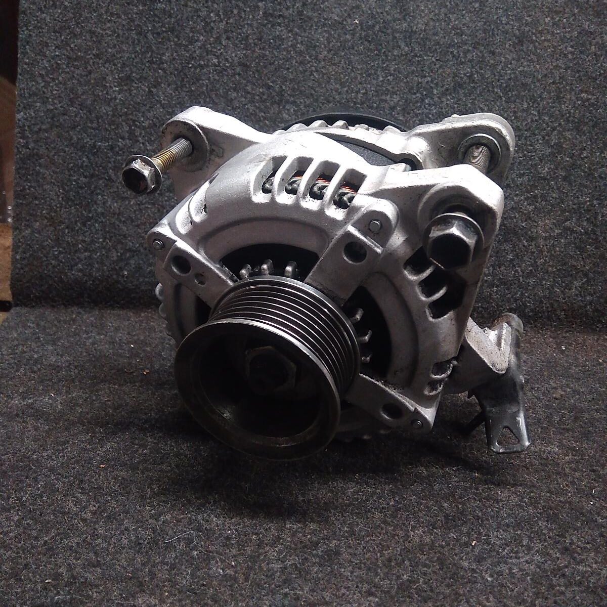 2004 TOYOTA RAV4 ALTERNATOR