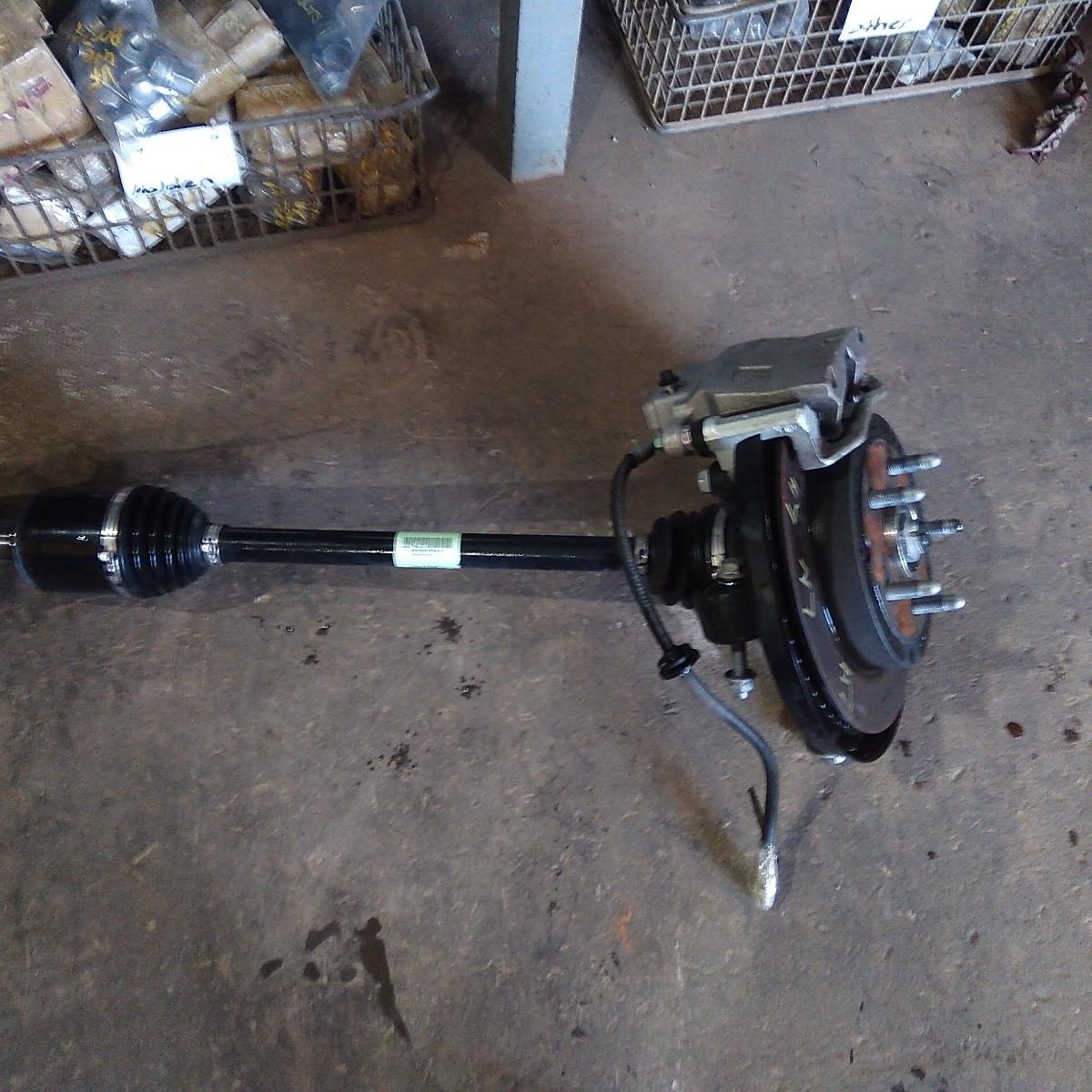 2015 HOLDEN COMMODORE LEFT REAR HUB ASSEMBLY