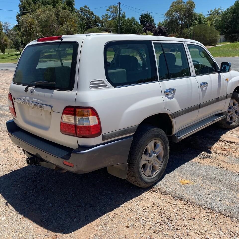 2007 TOYOTA LANDCRUISER RIGHT REAR DOOR SLIDING