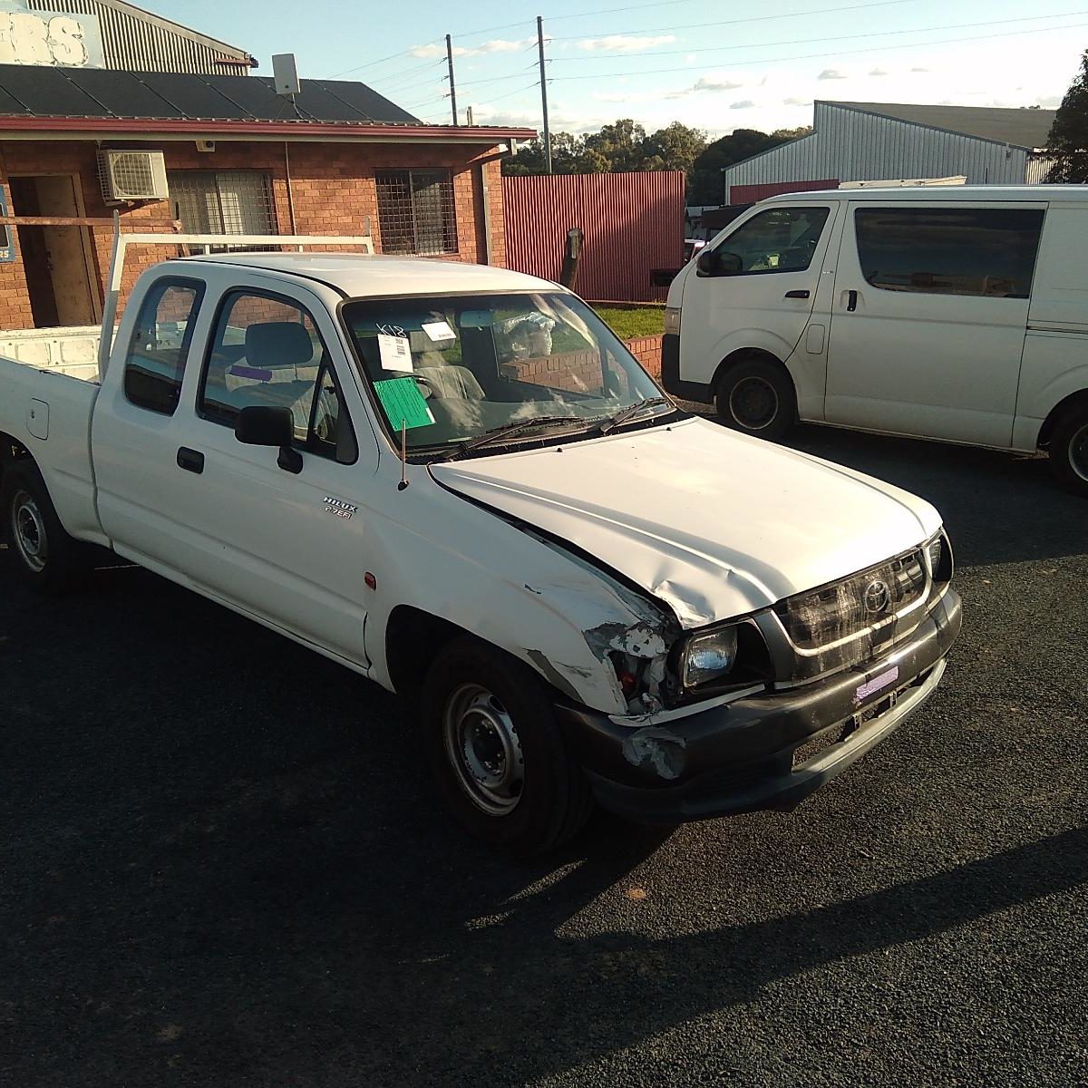 2002 TOYOTA HILUX TRANS/GEARBOX