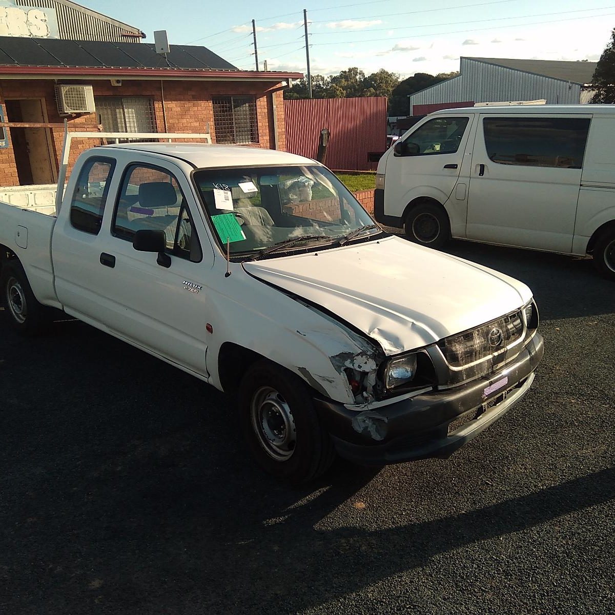 2002 TOYOTA HILUX AXLE