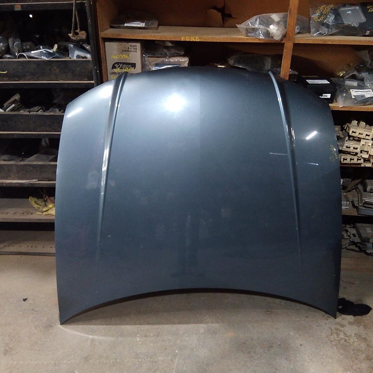 2005 HOLDEN COMMODORE BONNET