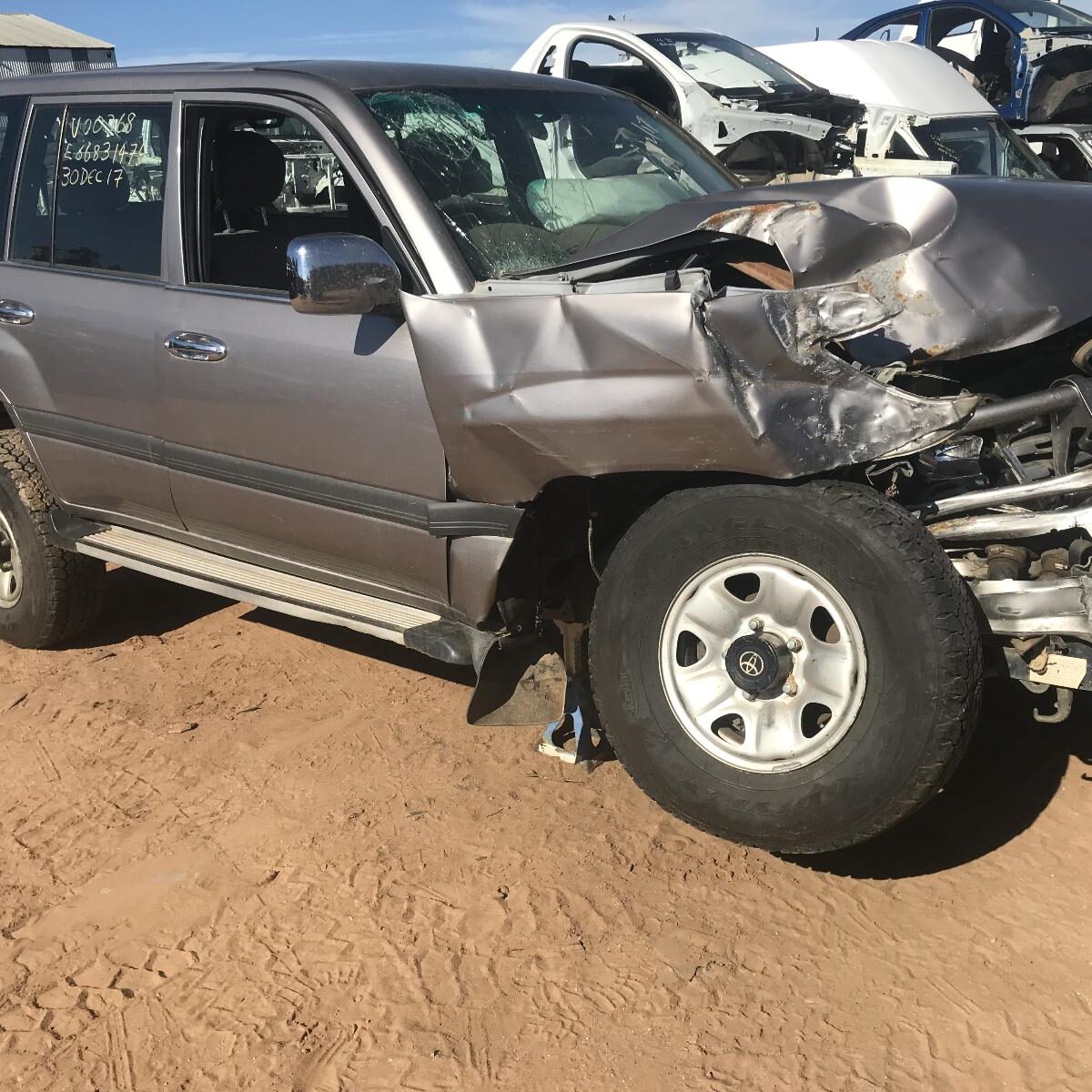 2004 TOYOTA LANDCRUISER LEFT FRONT DOOR WINDOW