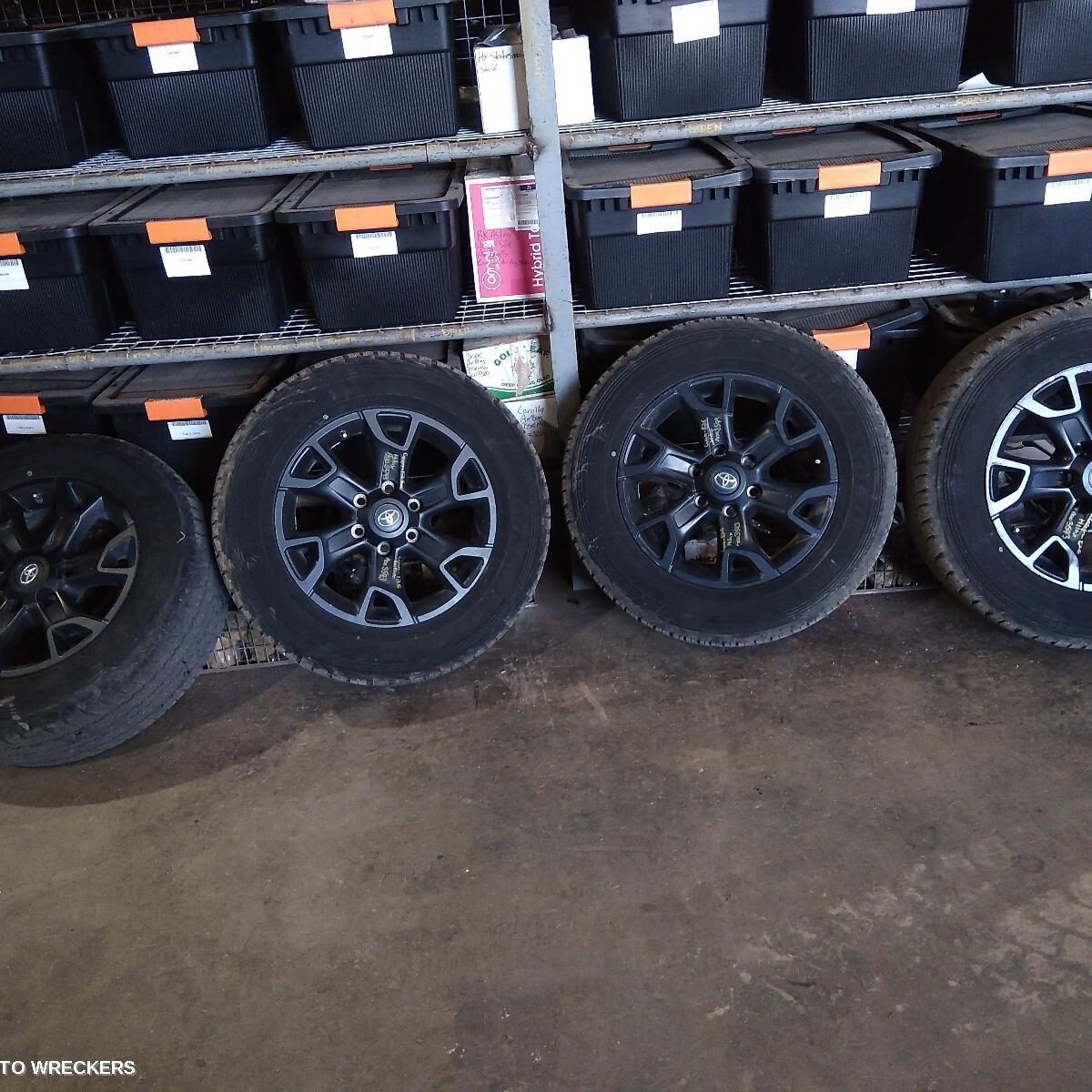 2017 TOYOTA HILUX Wheel Mag