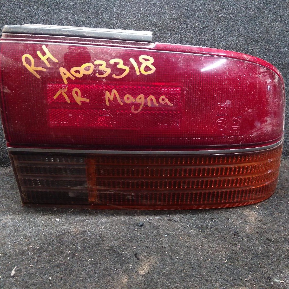 1993 MITSUBISHI MAGNA RIGHT TAILLIGHT