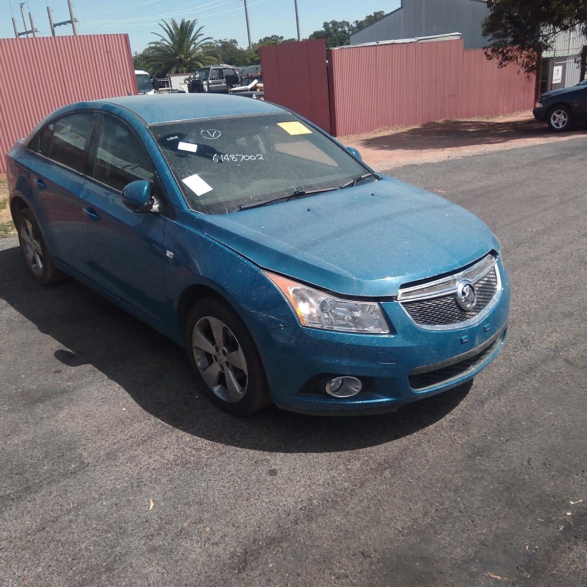 2013 HOLDEN CRUZE RIGHT FRONT DOOR