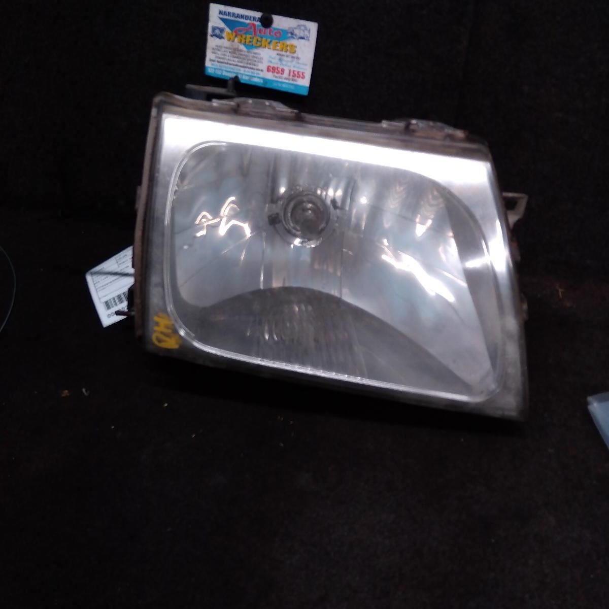 2004 TOYOTA HILUX Right Headlamp
