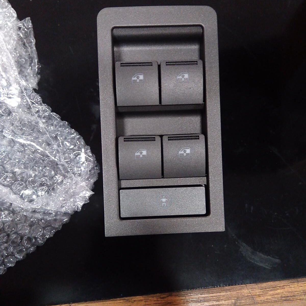 2004 HOLDEN COMMODORE PWR DR WIND SWITCH