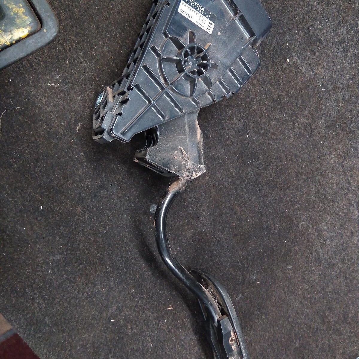 2015 TOYOTA HILUX Pedal Assembly