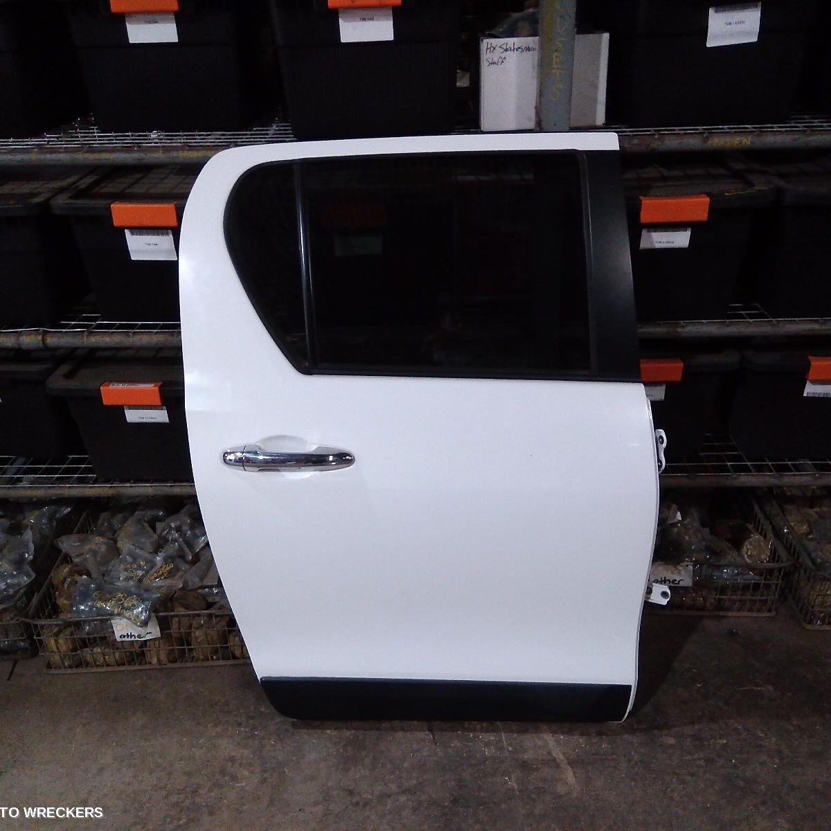 2017 TOYOTA HILUX RIGHT_REAR_DOOR_SLIDING