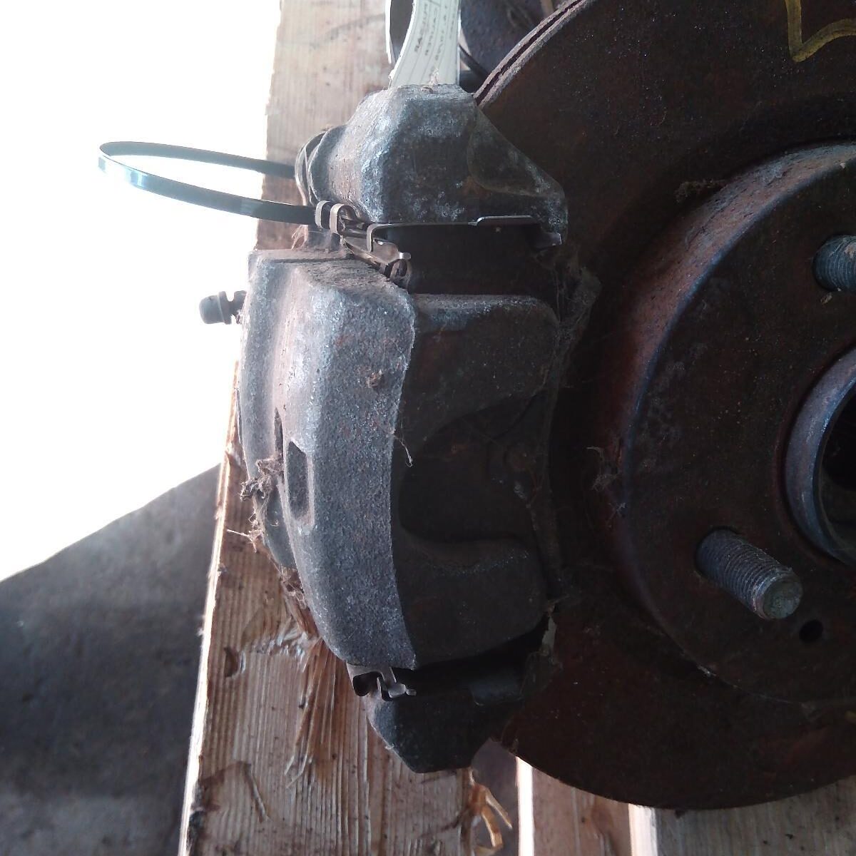 1998 NISSAN PULSAR Caliper