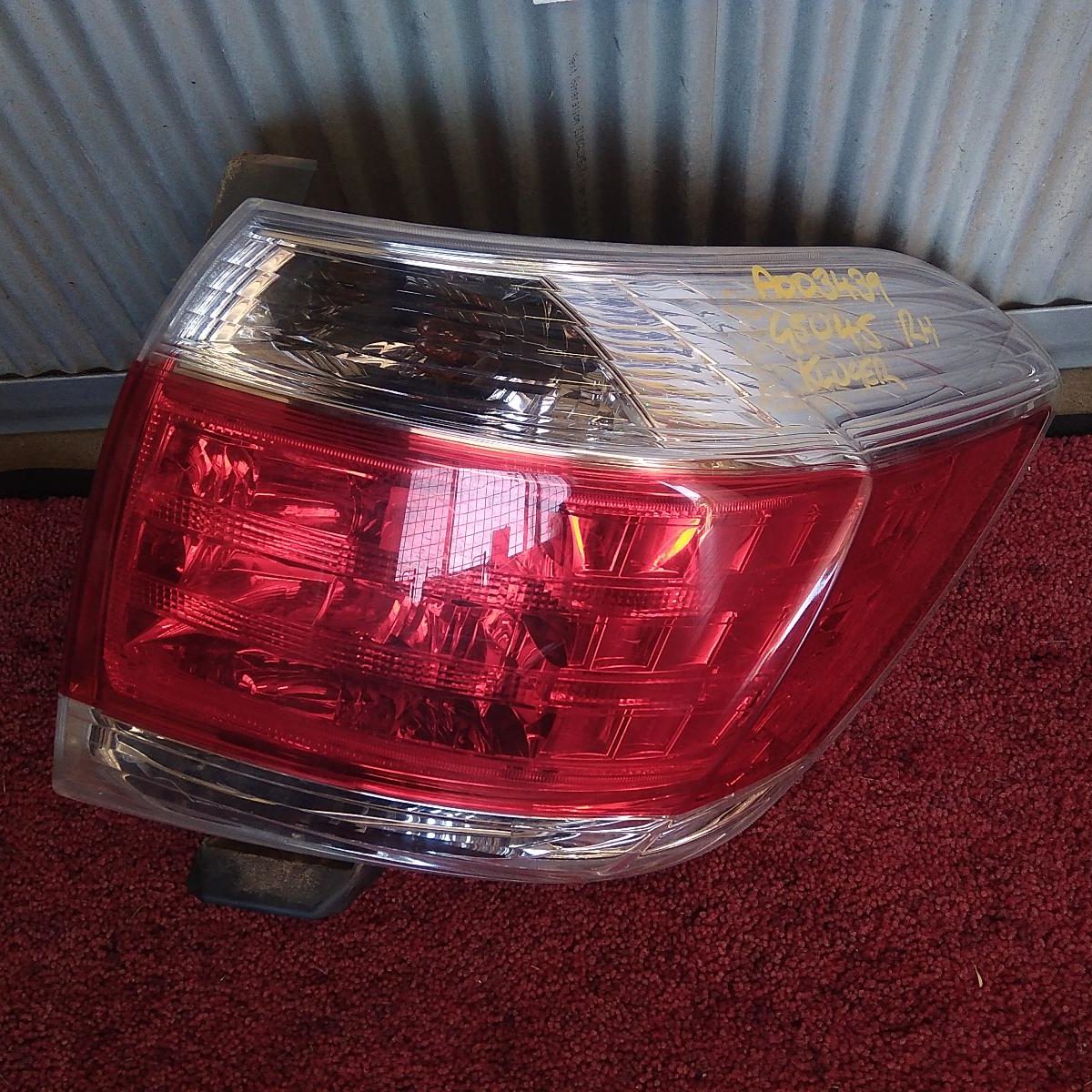 2013 TOYOTA KLUGER RIGHT TAILLIGHT