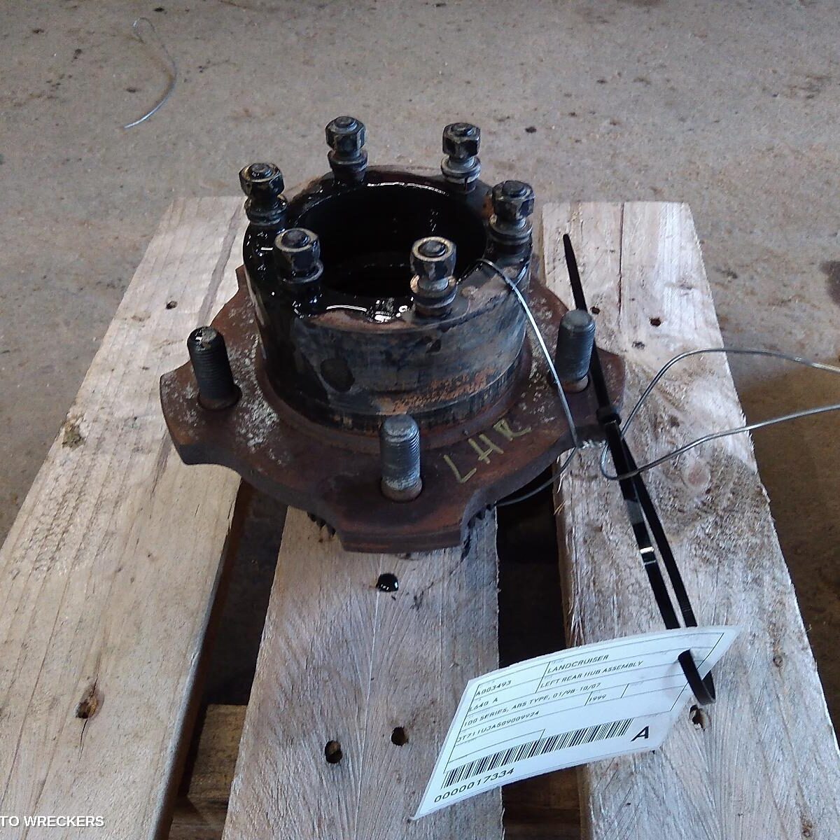 1999 TOYOTA LANDCRUISER Left Rear Hub Assembly