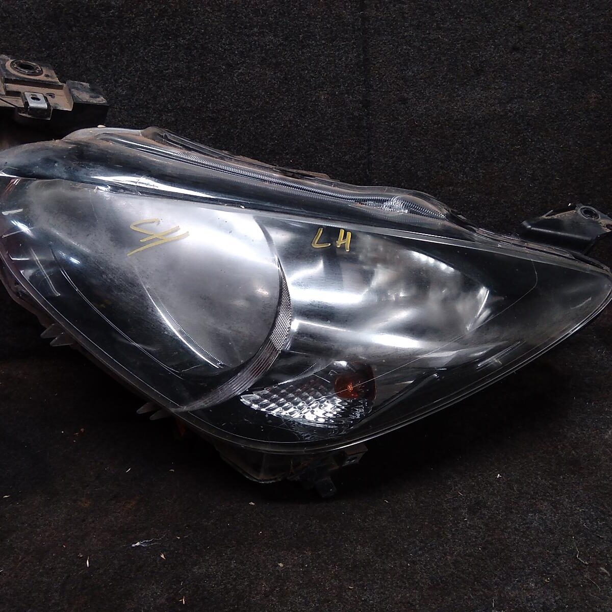 2016 MAZDA 2 LEFT HEADLAMP