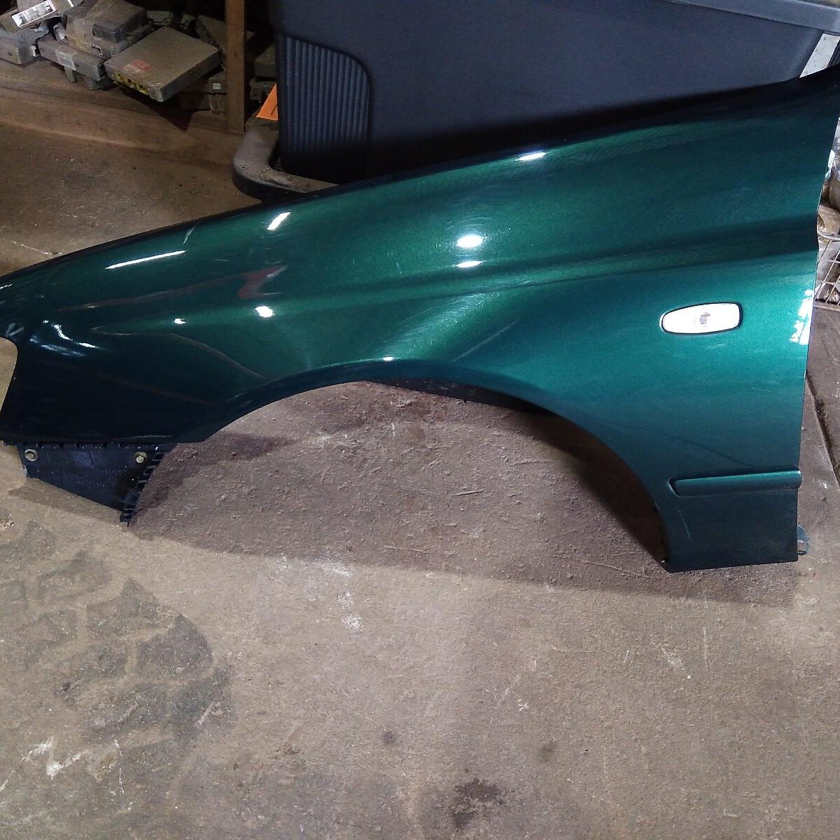 2002 FORD FALCON LEFT GUARD