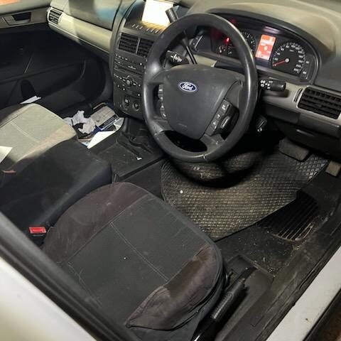 2009 FORD FALCON LEFT FRONT DOOR