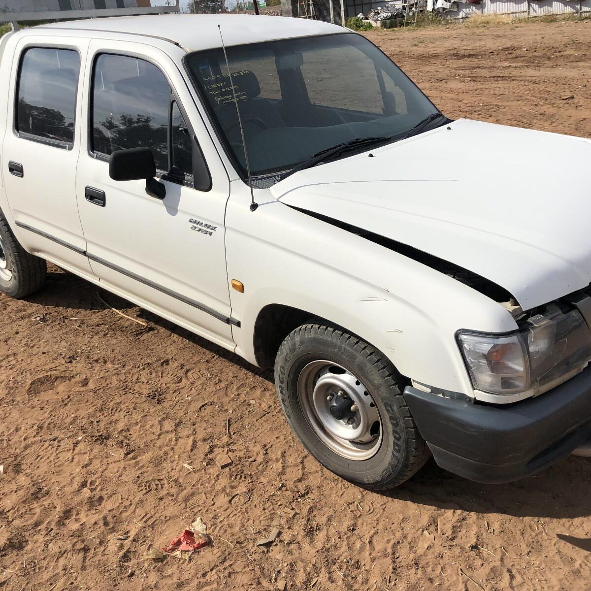 2002 TOYOTA HILUX RIGHT REAR DOOR SLIDING