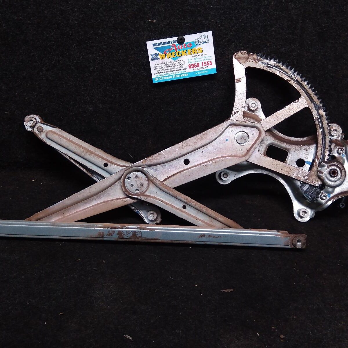 2012 TOYOTA HILUX RIGHT FRONT WINDOW REG/MOTOR