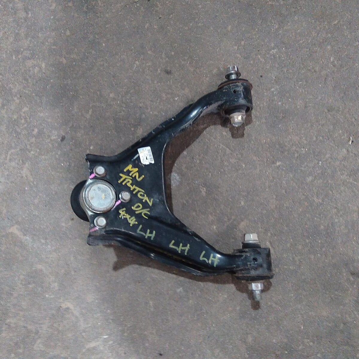 2014 MITSUBISHI TRITON LEFT FRONT UPPER CONTROL ARM