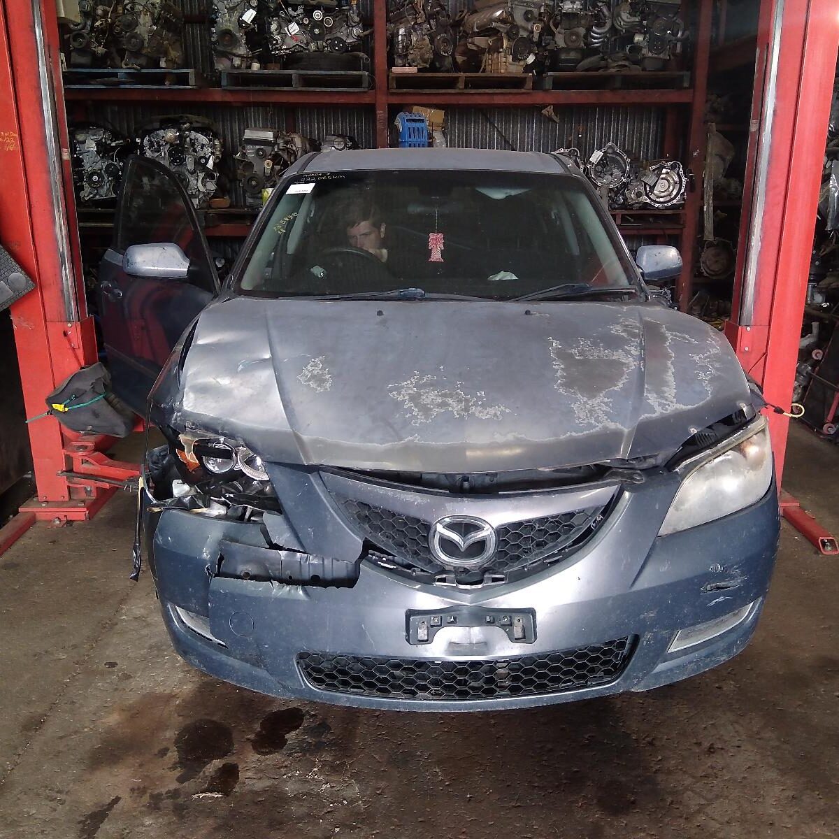 2006 MAZDA 3 RIGHT FRONT WINDOW REG/MOTOR