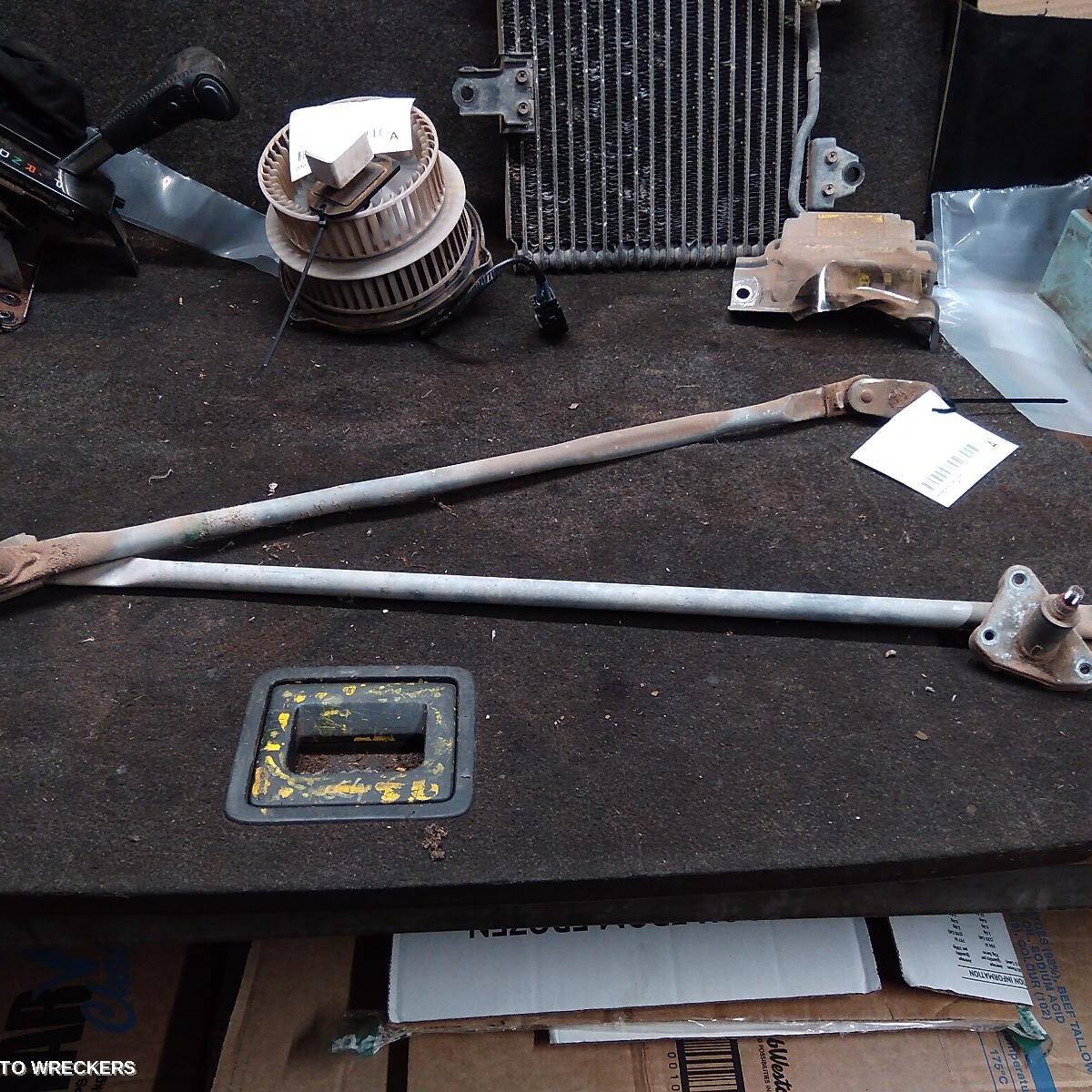 1999 TOYOTA LANDCRUISER Wiper Linkage