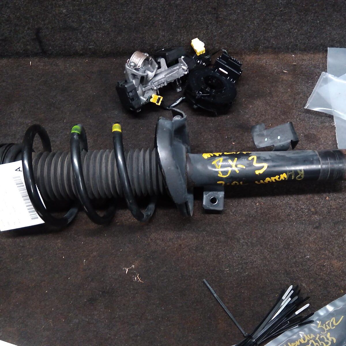 2008 MAZDA 3 RIGHT FRONT STRUT