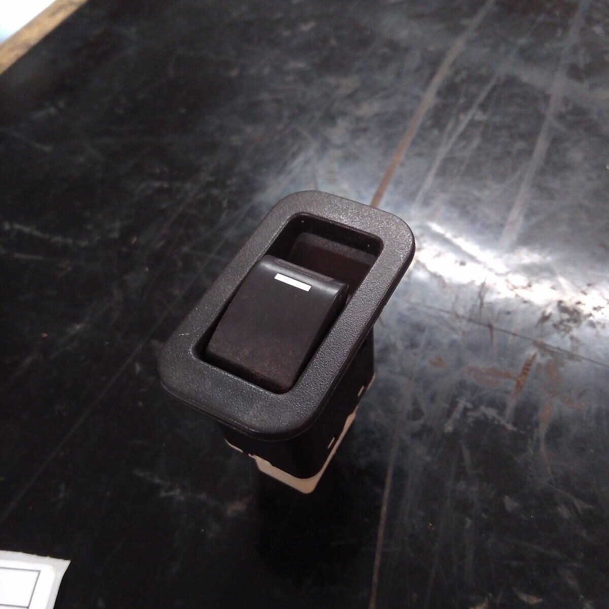 2010 FORD FALCON PWR DR WIND SWITCH