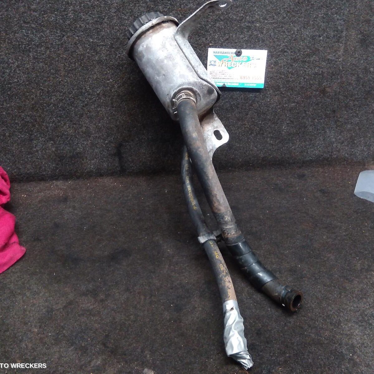 2004 TOYOTA HILUX P/S Reservoir