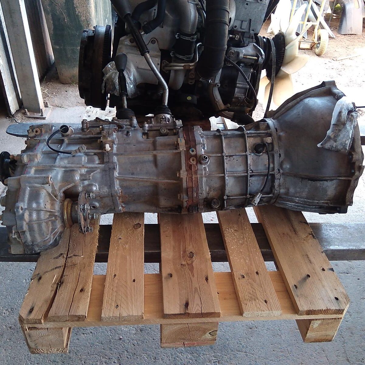 2002 TOYOTA HILUX TRANS/GEARBOX