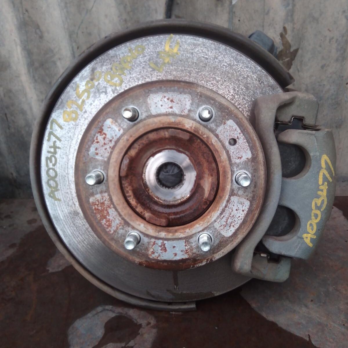 2005 MAZDA BRAVO LEFT FRONT HUB ASSEMBLY