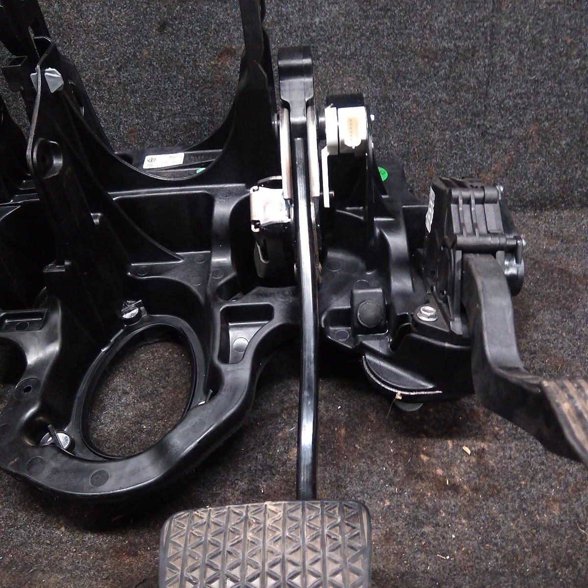 2015 HOLDEN COMMODORE PEDAL ASSEMBLY