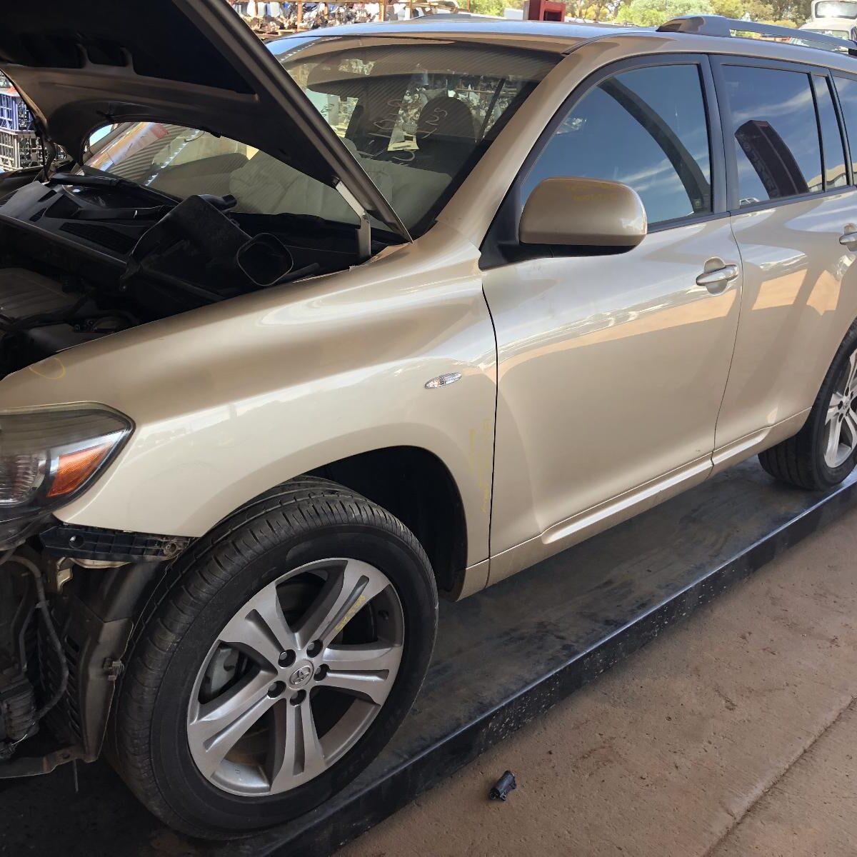 2009 TOYOTA KLUGER LEFT GUARD