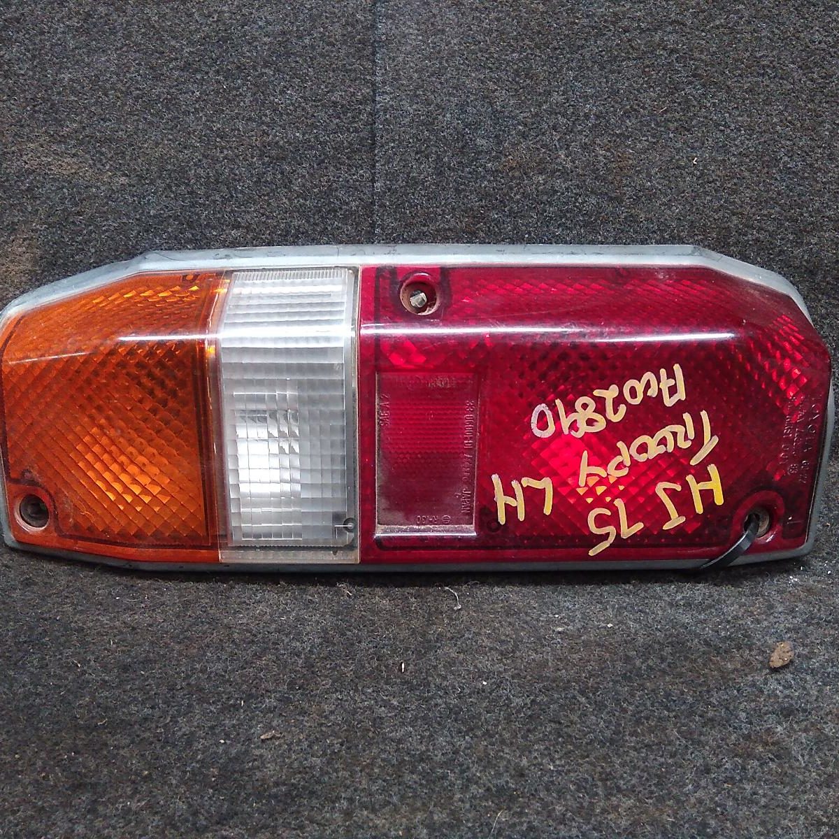 1989 TOYOTA LANDCRUISER LEFT TAILLIGHT