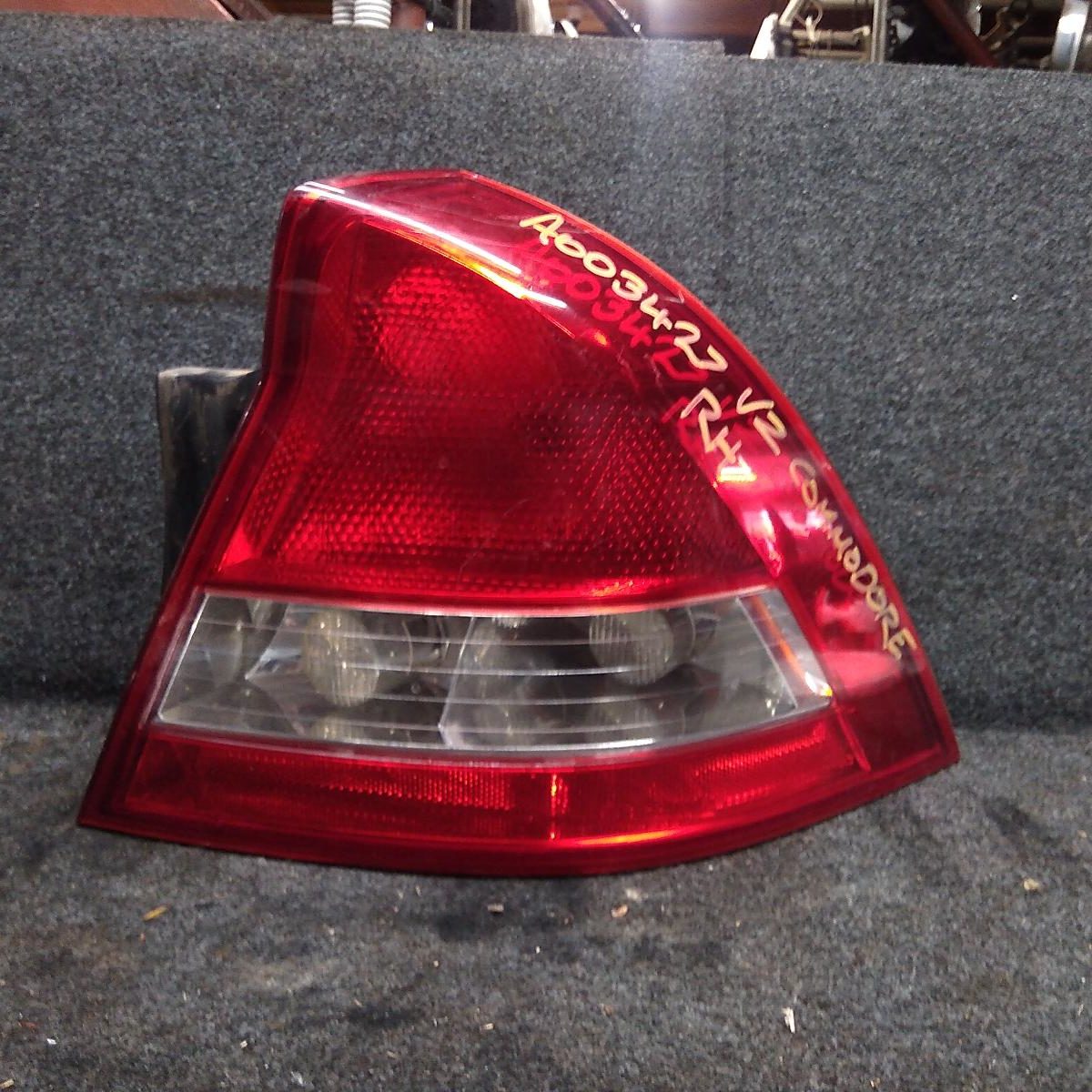 2004 HOLDEN COMMODORE RIGHT TAILLIGHT